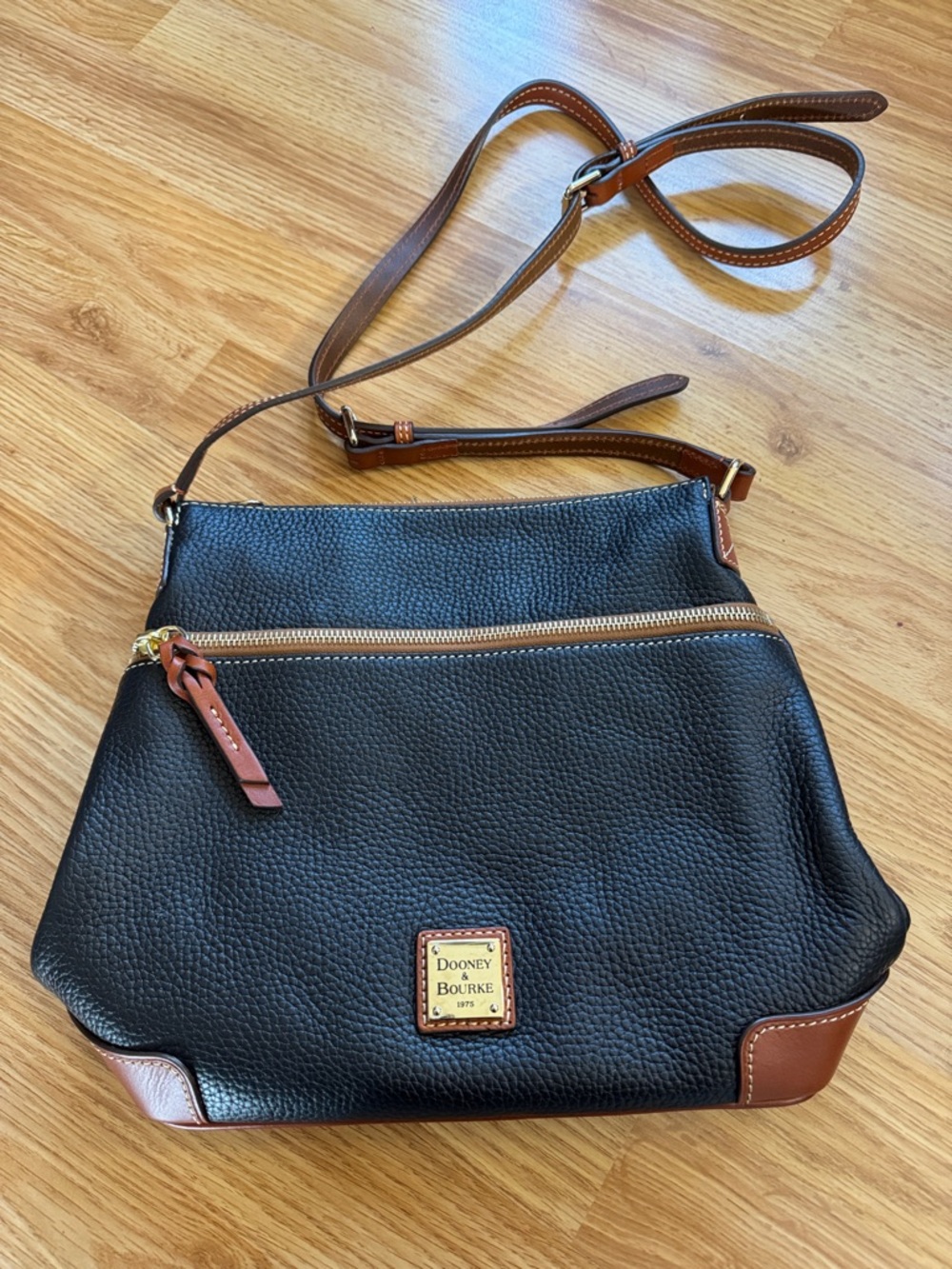 Authentic Dooney & Bourke Bag ✨